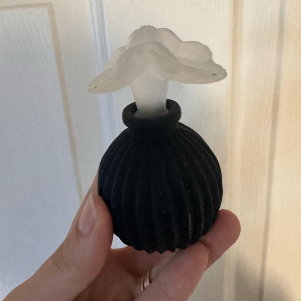 Vintage Napier Black Ribbed Perfume Bottle Frosted Glass Flower Stopper Vanity